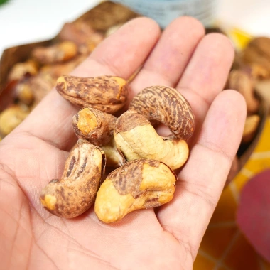 Hạt điều rang muối Bình Phước 1kg + Combo 2×500g Hột điều lụa dinh dưỡng BeeNut - Giá 326.690₫