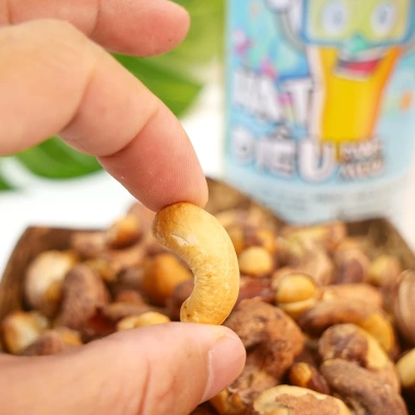 Hạt điều rang muối Bình Phước 1kg + Combo 2×500g Hột điều lụa dinh dưỡng BeeNut - Giá 326.690₫