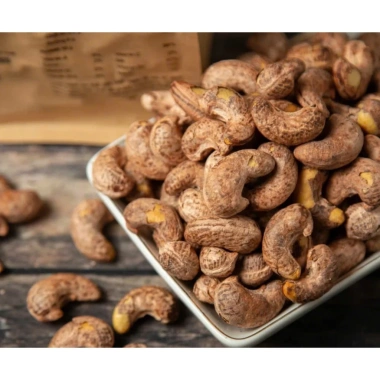 Hạt điều rang muối xếp hoa thủ công 500g giòn tan béo ngậy - Quà biếu sang trọng, giá chỉ 118.500 VND
