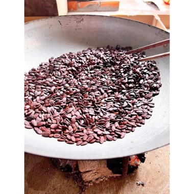 Hạt dưa rang củi Quảng Ngãi 500gr Giòn tan vị thơm tự nhiên giá chỉ 170k 3 Hạt dưa rang củi Quảng Ngãi 500gr Giòn tan vị thơm tự nhiên giá chỉ 170k 3