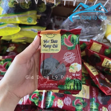 Hạt dưa rang củi sạch TRƯỜNG ĐẠT ngon đặc biệt túi đỏ 50g - Giá chỉ 17.000đ