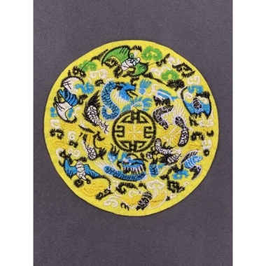 Hình gắn áo dài sticker logo thêu tròn rồng vàng – Giá ưu đãi 14.800₫ Hình gắn áo dài sticker logo thêu tròn rồng vàng – Giá ưu đãi 14.800₫