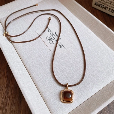 Hổ mắt đá mặt dây chuyền vintage cho áo len dài, vòng cổ thu đông thanh lịch, sang trọng giá rẻ 44.180₫