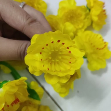 Hoa Mai Đào Giả Trang Trí Tết - Túi 30 Bông cùng Kẽm, Giá 19.900 VN98 Flowers 6