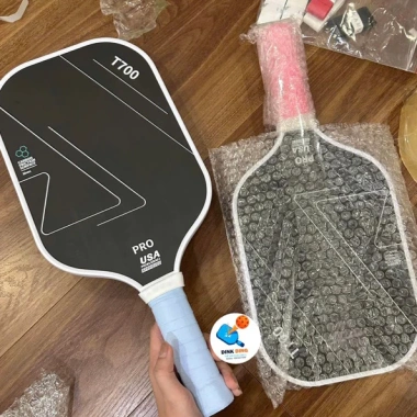 HOẢ TỐC Vợt PickleBall T700 Pro Trắng – Carbon siêu nhám, bám cực tốt, giá 460.000đ
