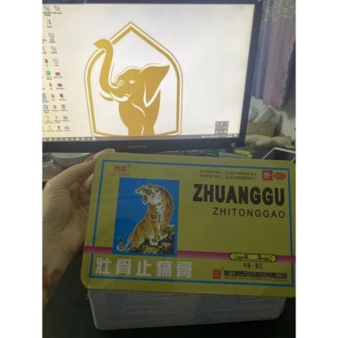 Hộp 100 gói miếng dán Con cọp 5 chữ giảm đau chính hãng Thái Lan - Giá chỉ 514.800 VND