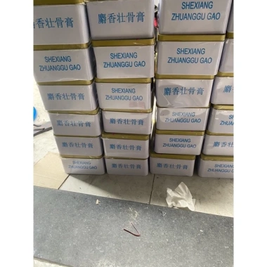 Hộp 100 gói miếng dán Con cọp 5 chữ giảm đau chính hãng Thái Lan - Giá chỉ 514.800 VND