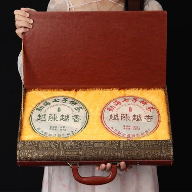 Hộp 2 bánh Trà Phổ Nhĩ Vân Nam - Quà tặng sang trọng, giá ưu đãi 700.000đ