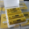 Hộp 4 Pin sạc AA KTV 4.800mAh dung lượng lớn – Dùng cho micro không dây, kèm sạc 4 rãnh 4