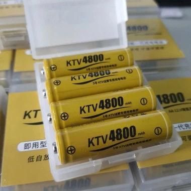 Hộp 4 Pin sạc AA KTV 4.800mAh dung lượng lớn – Dùng cho micro không dây, kèm sạc 4 rãnh