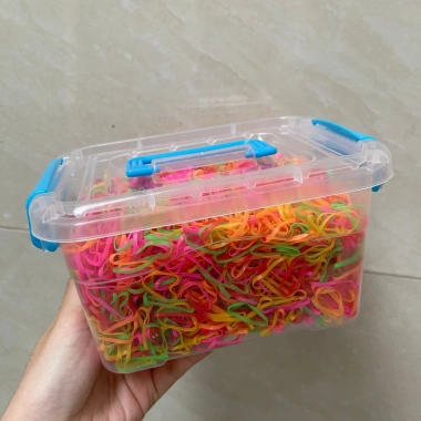 Hộp 4.000 dây chun buộc tóc nhiều màu dễ thương - Giá 35.900 VND, giảm từ 43.798 VND 10 Hộp 4.000 dây chun buộc tóc nhiều màu dễ thương - Giá 35.900 VND, giảm từ 43.798 VND 10