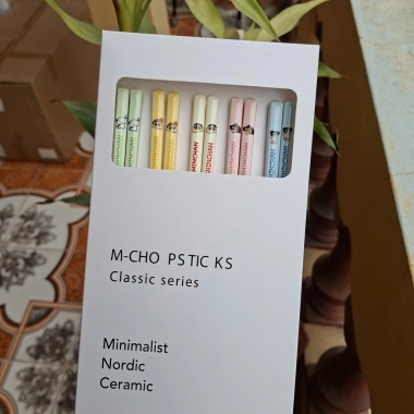 Hộp 5 đôi đũa sứ Xanh Giang + bút chì Shyn, họa tiết Basic Nhật, chịu nhiệt, chống ẩm mốc - Giá chỉ 50.000₫