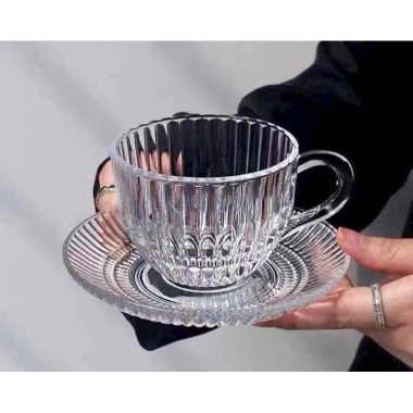 Hộp 6 ly thủy tinh kẻ sọc + 6 đĩa kê cốc chịu nhiệt 240ml - Giá ưu đãi 155.000 VND