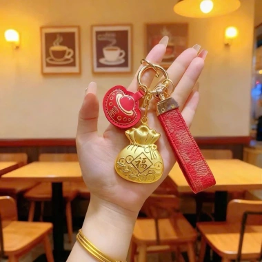 Hộp Charm Móc Khoá Túi Tiền Vàng May Mắn 2.026 Quà Tết Tài Lộc, Thành Công, Giá 52.800đ Giảm tới 66.056đ