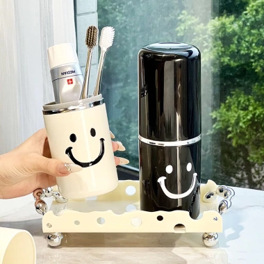 Hộp đựng bàn chải du lịch cao cấp hình mặt cười, chia ngăn tiện lợi, nắp 2in1 làm cốc súc miệng – 59.000₫
