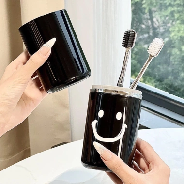 Hộp đựng bàn chải du lịch cao cấp hình mặt cười, chia ngăn tiện lợi, nắp 2in1 làm cốc súc miệng – 59.000₫