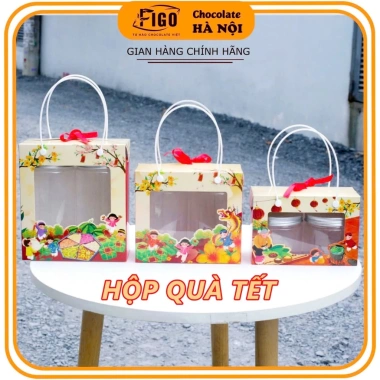 Hộp Đựng Quà Tết 2.025 Mika Trong Suốt - Hộp Giấy Ô Cửa Đựng Hũ Hạt, Hũ Nhựa Nắp Nhôm Giá 18.000 (Giá Gốc 23.400)