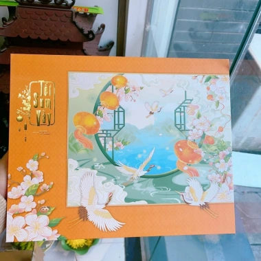 Hộp đựng quà Tết Xuân Thịnh Vượng Sum Vầy 2.025 - Giá ưu đãi 70.000₫ Hy Hy Store 3 Hộp đựng quà Tết Xuân Thịnh Vượng Sum Vầy 2.025 - Giá ưu đãi 70.000₫ Hy Hy Store 3
