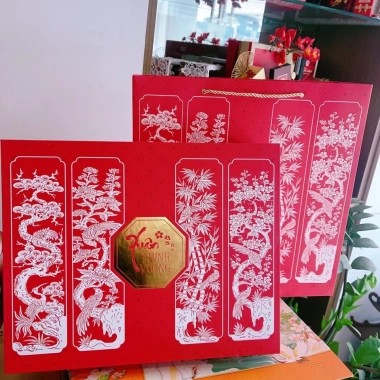 Hộp đựng quà Tết Xuân Thịnh Vượng Sum Vầy 2.025 - Giá ưu đãi 70.000₫ Hy Hy Store