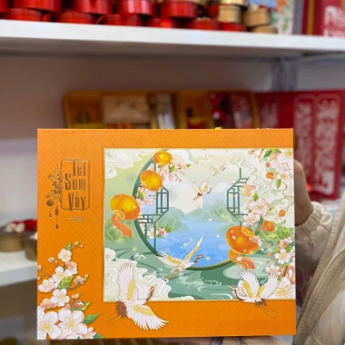 Hộp đựng quà Tết Xuân Thịnh Vượng Sum Vầy 2.025 - Giá ưu đãi 70.000₫ Hy Hy Store