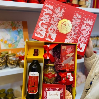 Hộp đựng quà Tết Xuân Thịnh Vượng Sum Vầy 2.025 - Giá ưu đãi 70.000₫ Hy Hy Store