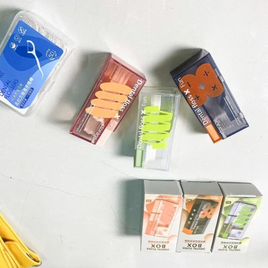 Hộp đựng tăm chỉ nha khoa mini bỏ túi Samba - 12 chỉ trong hộp, giá 21.900₫ 8 Hộp đựng tăm chỉ nha khoa mini bỏ túi Samba - 12 chỉ trong hộp, giá 21.900₫ 8