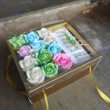 Hộp Hoa Hồng Sáp HH05 có khay đựng + túi thiệp – Quà tặng 8/3, Valentine, sinh nhật – 165.000đ 2 Hộp Hoa Hồng Sáp HH05 có khay đựng + túi thiệp – Quà tặng 8/3, Valentine, sinh nhật – 165.000đ 2