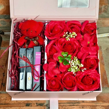 Hộp Hoa Quà Tặng Bướm Bay QUA02 QUA03 - Quà 8/3, Sinh Nhật, Valentine, Giá 265.300 VND