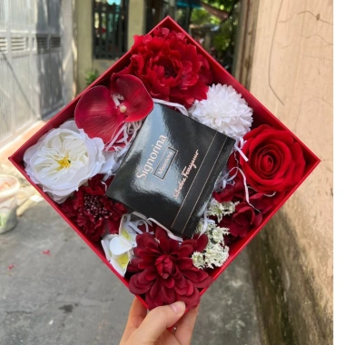 Hộp Mika Hoa Lụa Rỗng 23x23x9 cm - Đựng Quà và Nước Hoa, Giá Ưu Đãi 189k