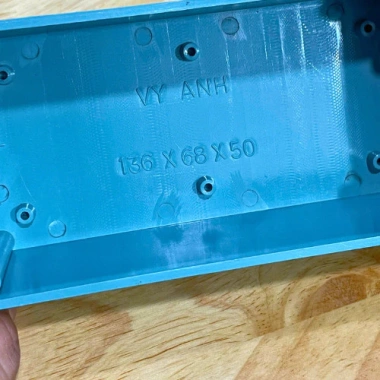 Hộp nhựa điện tử 136x68x50mm VY ANH màu xanh Linh kiện Quỳnh Diễn, giá 16.660₫ 9 Hộp nhựa điện tử 136x68x50mm VY ANH màu xanh Linh kiện Quỳnh Diễn, giá 16.660₫ 9