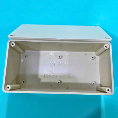 Hộp nhựa điện tử 136x68x50mm VY ANH trắng Linh kiện Quỳnh Diễn, giá chỉ 16.800₫ 3 Hộp nhựa điện tử 136x68x50mm VY ANH trắng Linh kiện Quỳnh Diễn, giá chỉ 16.800₫ 3
