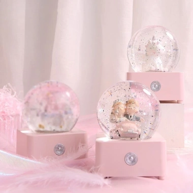 Hộp phát nhạc quả cầu pha lê phun tuyết kim sa - Quà sinh nhật bạn gái đồng nghiệp 6