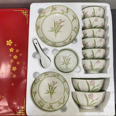 Hộp quà 17 món tô chén dĩa 7 loại Quà tân gia, lễ, tất niên, Tết giá ưu đãi 180.000₫