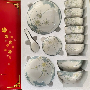Hộp quà 17 món tô chén dĩa 7 loại Quà tân gia, lễ, tất niên, Tết giá ưu đãi 180.000₫
