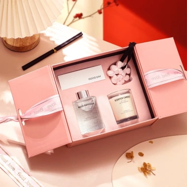 Hộp Quà Tặng Cao Cấp Citta Sweet Bright – Tinh Dầu, Nến, Thẻ Thơm Phòng LALUNA.CENT, Giá 398.000₫ 10 Hộp Quà Tặng Cao Cấp Citta Sweet Bright – Tinh Dầu, Nến, Thẻ Thơm Phòng LALUNA.CENT, Giá 398.000₫ 10