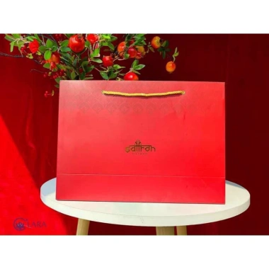 Hộp quà tặng Emad - Chai Vang, Trà Hoa & Mứt Saffron, Giá ưu đãi 650.000₫ 5 Hộp quà tặng Emad - Chai Vang, Trà Hoa & Mứt Saffron, Giá ưu đãi 650.000₫ 5