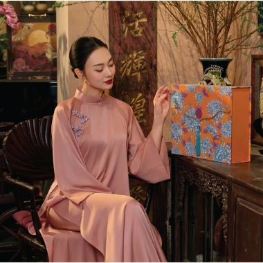 Hộp quà tặng Hoàng Lam 29x36x10 Gấm Vóc Lụa TETTA - Thanh nhã, cao cấp, sang trọng, giá ưu đãi 195k 2 Hộp quà tặng Hoàng Lam 29x36x10 Gấm Vóc Lụa TETTA - Thanh nhã, cao cấp, sang trọng, giá ưu đãi 195k 2