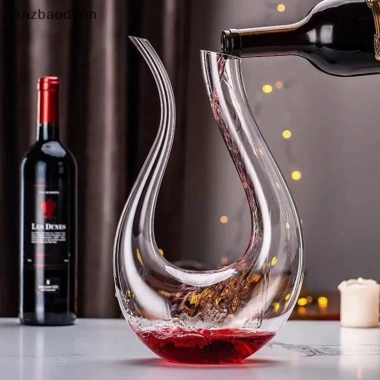 Hộp quà tặng SVK bình rượu vang hình chữ U pha lê - Swan Decanter IKFG, giá ưu đãi 202.070₫