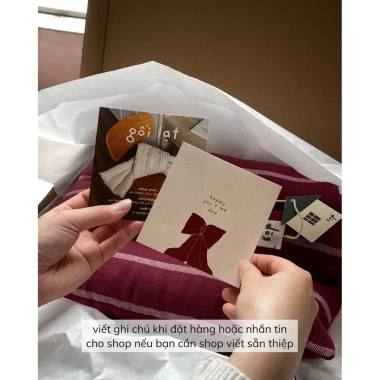 Hộp quà tặng thiệp viết tay Gối lạt twill linen kẻ sọc quà Valentine Tết 8 Hộp quà tặng thiệp viết tay Gối lạt twill linen kẻ sọc quà Valentine Tết 8