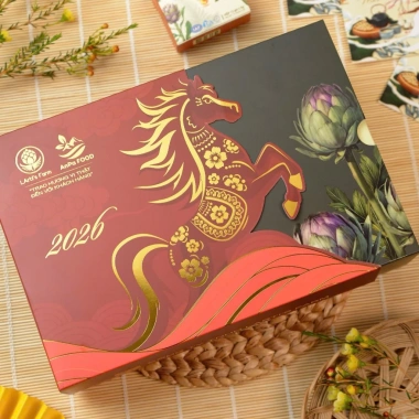 Hộp Quà Tết Atisô Hữu Cơ LArti's Farm Combo 9 - Cao Atisô, Mật Ong, Nho Sấy, Trà Atisô, Chuối Sôcôla - 652k 3 Hộp Quà Tết Atisô Hữu Cơ LArti's Farm Combo 9 - Cao Atisô, Mật Ong, Nho Sấy, Trà Atisô, Chuối Sôcôla - 652k 3