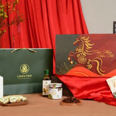 Hộp Quà Tết Atisô Hữu Cơ LArti's Farm Combo 9 - Cao Atisô, Mật Ong, Nho Sấy, Trà Atisô, Chuối Sôcôla - 652k 5 Hộp Quà Tết Atisô Hữu Cơ LArti's Farm Combo 9 - Cao Atisô, Mật Ong, Nho Sấy, Trà Atisô, Chuối Sôcôla - 652k 5