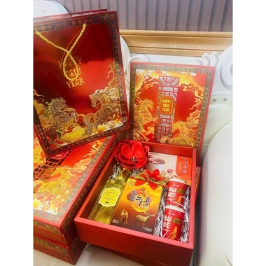 Hộp Quà Tết Song Mã Phi Vân Cao Cấp - Hộp Cứng + Túi Xách Sang Trọng, Biếu Tặng Đặc Biệt Giá Ưu Đãi 269.680 VND 5 Hộp Quà Tết Song Mã Phi Vân Cao Cấp - Hộp Cứng + Túi Xách Sang Trọng, Biếu Tặng Đặc Biệt Giá Ưu Đãi 269.680 VND 5