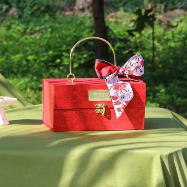 Hộp Quà Thượng Uyển Xanh Rêu Họa Tiết Gấm Dập Nổi 25x14x12.3cm Giá Ưu Đãi 130k