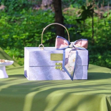 Hộp Quà Thượng Uyển Xanh Rêu Họa Tiết Gấm Dập Nổi 25x14x12.3cm Giá Ưu Đãi 130k