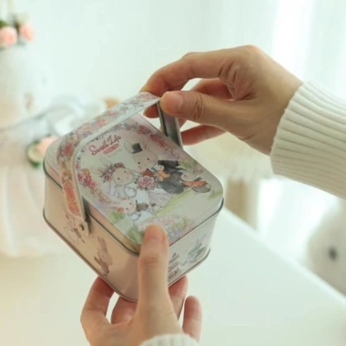 Hộp thiếc kẹo PETOFQQ thỏ hoạt hình có tay cầm - Quà tặng trẻ em, giảm 20%