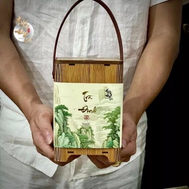 Hộp Trà Đinh Thái Nguyên Thượng Hạng Tân Cương - Bộ Quà Biếu Tặng Cao Cấp, Hộp Gỗ Chè Xanh, Giá 494.000đ