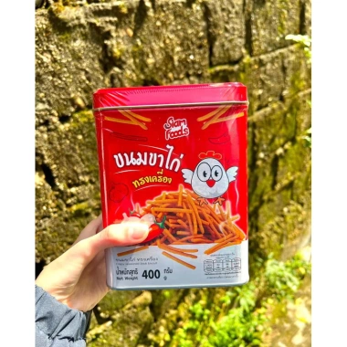 HOT FREESHIP Hộp Bim Bim Que Gà Cay Siam 400g - Bánh hộp sắt vị bim tăm, ngày hết hạn 03/2.026, giá chỉ 85.000 VND