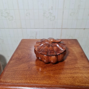 Hũ đựng hạt gỗ hương đỏ Gia Lai - Hộp dưa trang trí Tết, giảm còn 306.000 VND