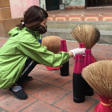 Hương nhang đen sạch Thái Bình - Bó 100 nén không hóa chất, an toàn tuyệt đối, giá 43.660₫ 4 Hương nhang đen sạch Thái Bình - Bó 100 nén không hóa chất, an toàn tuyệt đối, giá 43.660₫ 4