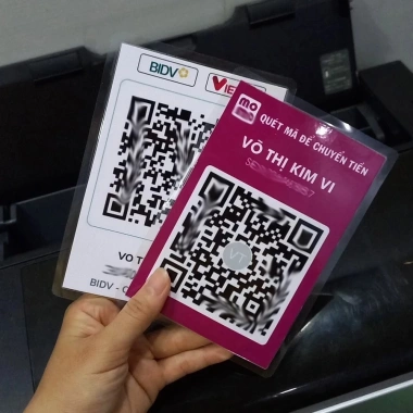 In thẻ mã QR 2 mặt ép nhựa chống nước, thiết kế theo yêu cầu, giá chỉ 18.000đ